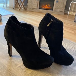 Vince Camuto size 8.5 suede